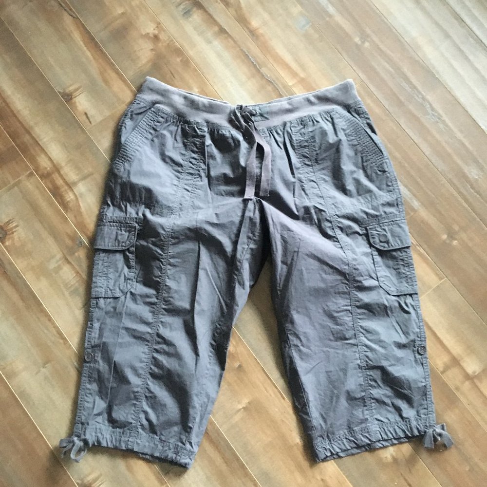 Calvin Klein Performance Quick Dry Cargo Capris - Size 2X, Charcoal Gray